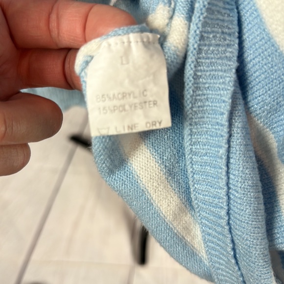 NXH | Blue Stripe Button-Accent Crewneck Sweater - L - Picture 9 of 9